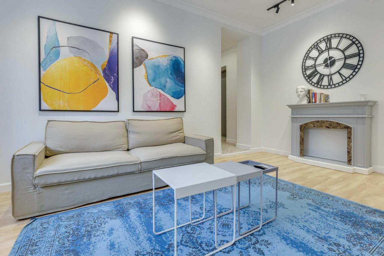 Opera Apartments Almaty Bilik gambar