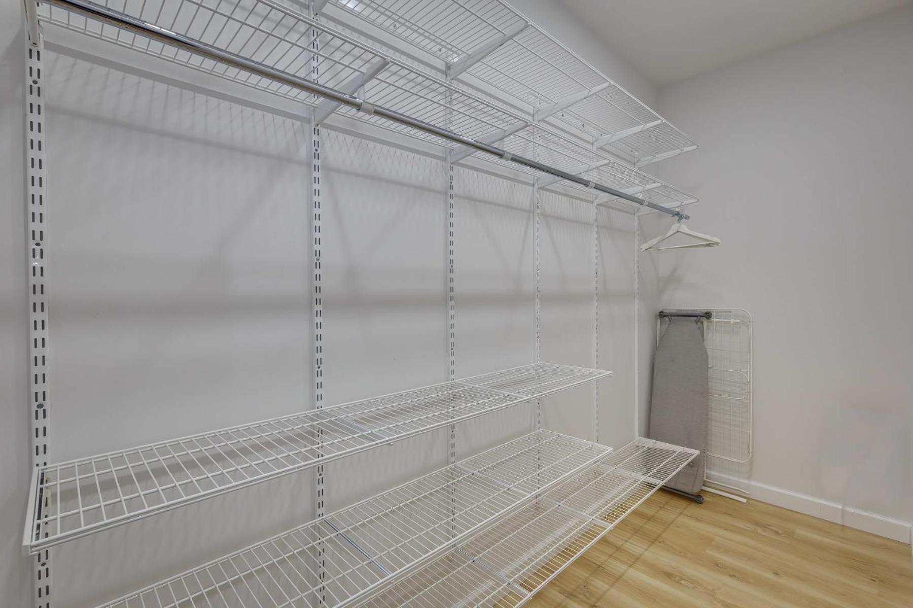 Opera Apartments Almaty Bilik gambar