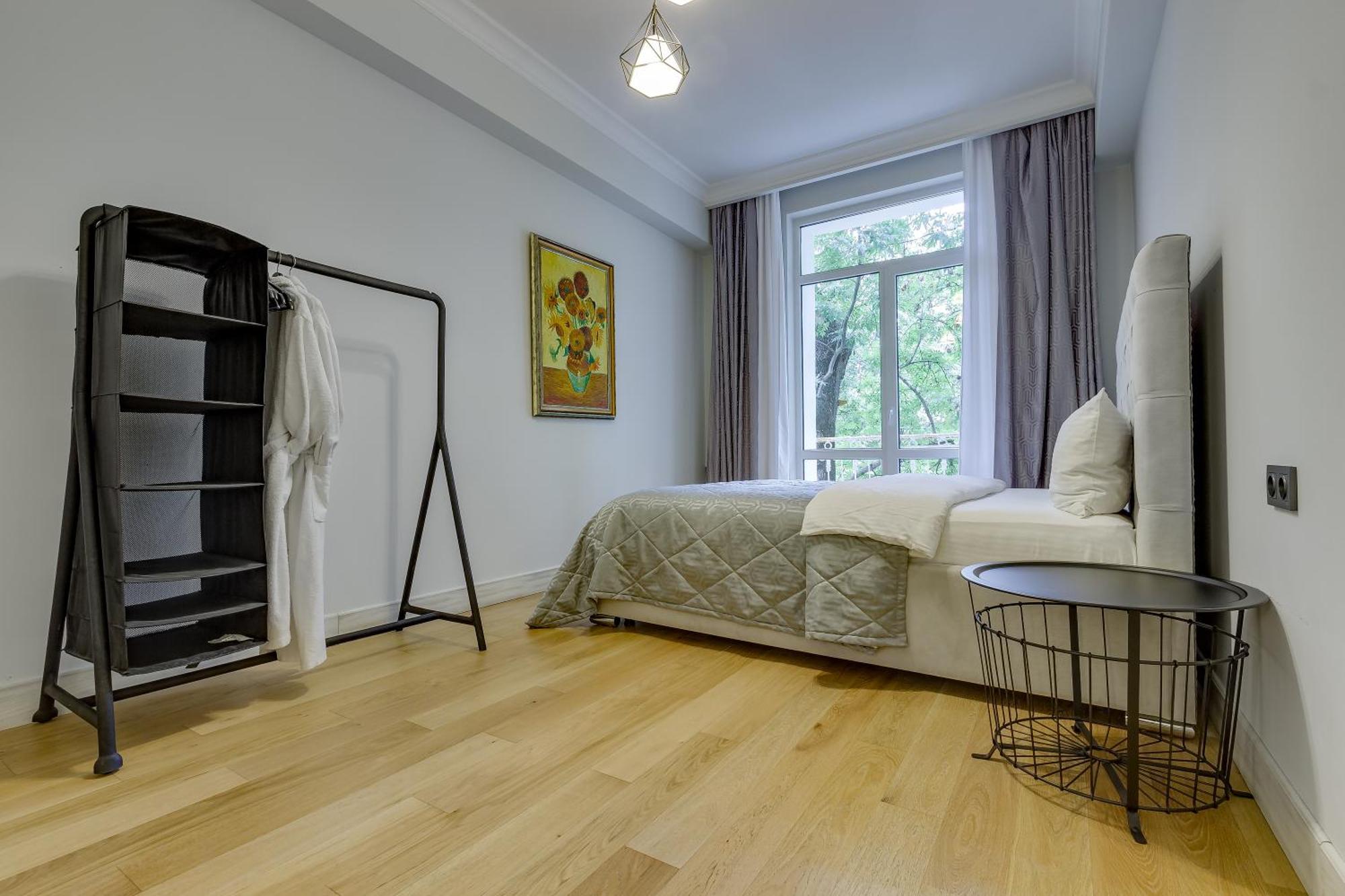 Opera Apartments Almaty Bilik gambar