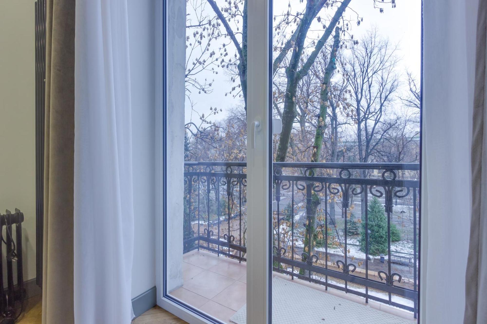 Opera Apartments Almaty Bilik gambar